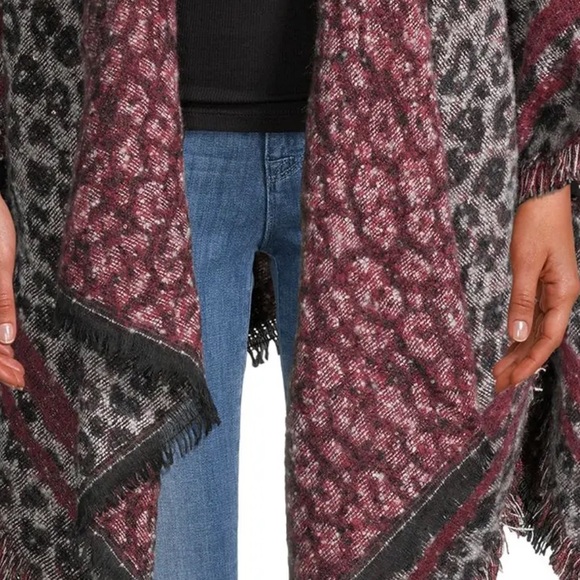 Vince Camuto sequined Boucle sweater wrap - Picture 3 of 6